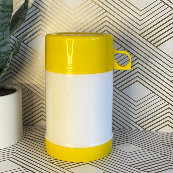 Retro Lunch Time Thermos Girl w/ Goose Yellow Lid - Picture 5 of 7